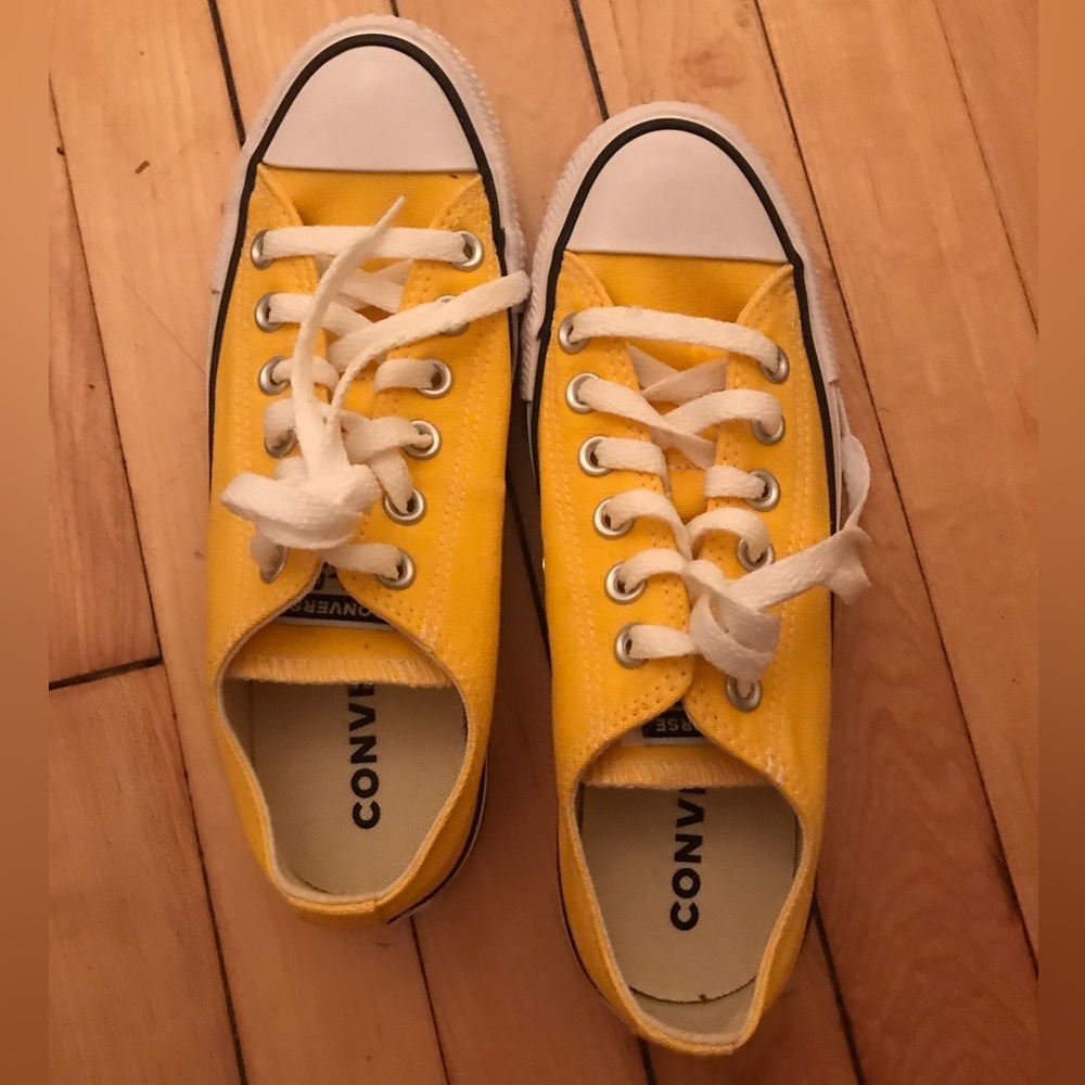 New Never Worn Yellow Low Top Converse